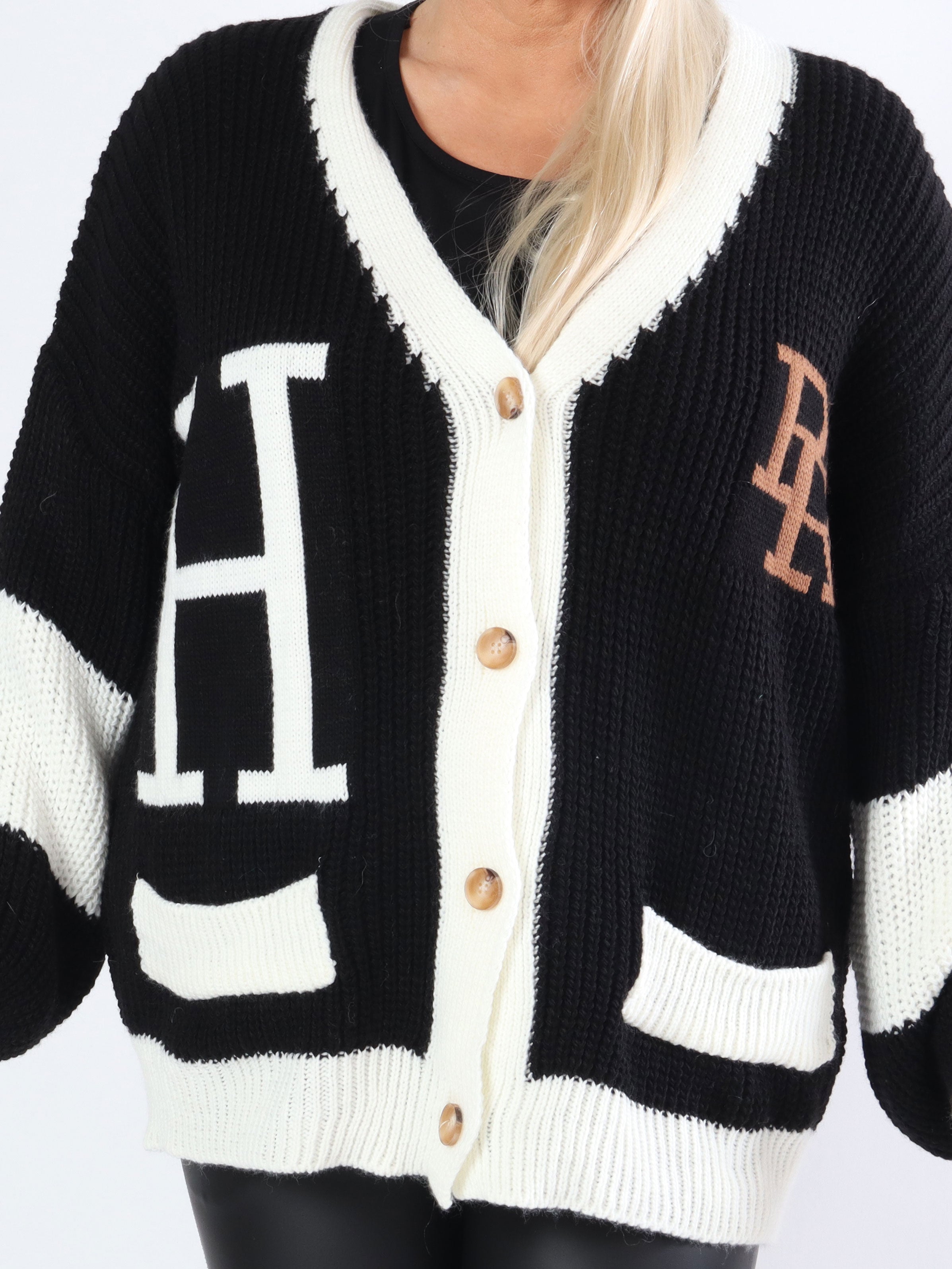 Pauline - Cool plus size kofta med bokstäver